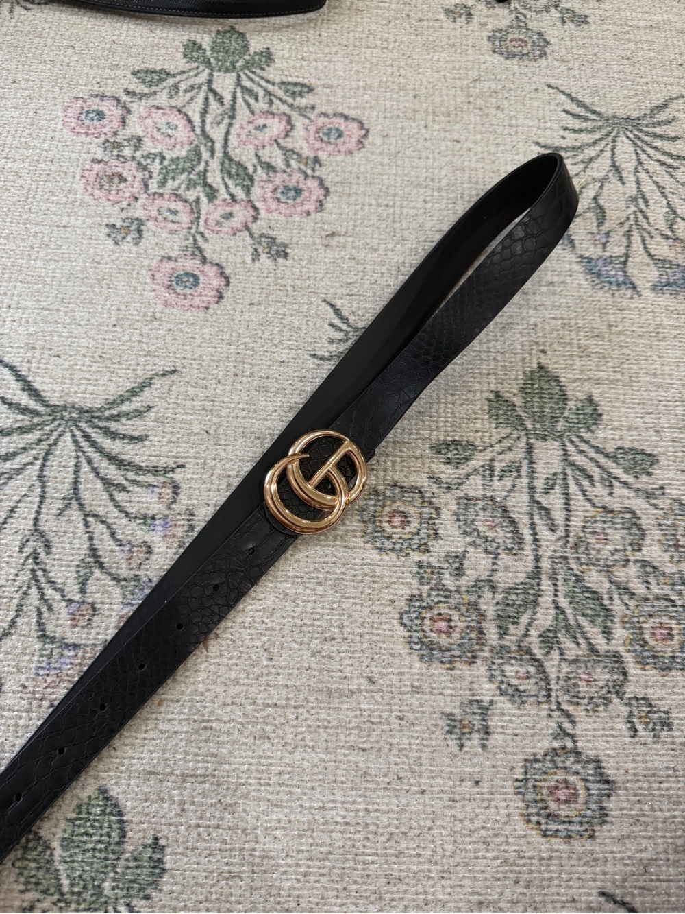 Black Leather Women's Belt with Gold Interlocking Buckle